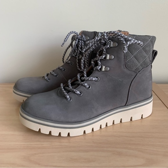 Caslon Henley Leather Water Resistant Lace Up Grey Quilted Ankle Lug Sole Bootie - Picture 5 of 16